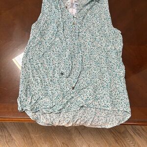 Market and spruce. Size medium. Flowy sleeveless top. Blue/white floral.